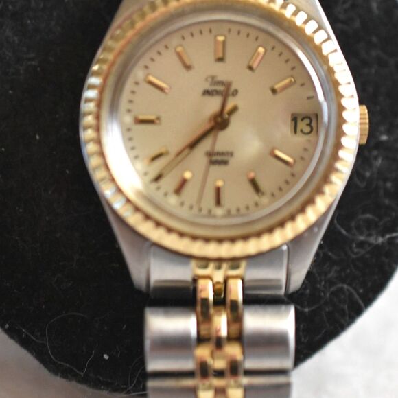 Vintage Timex Indiglo Two Tone Casual Classic Expandable Band New Battery Watch - Picture 1 of 4